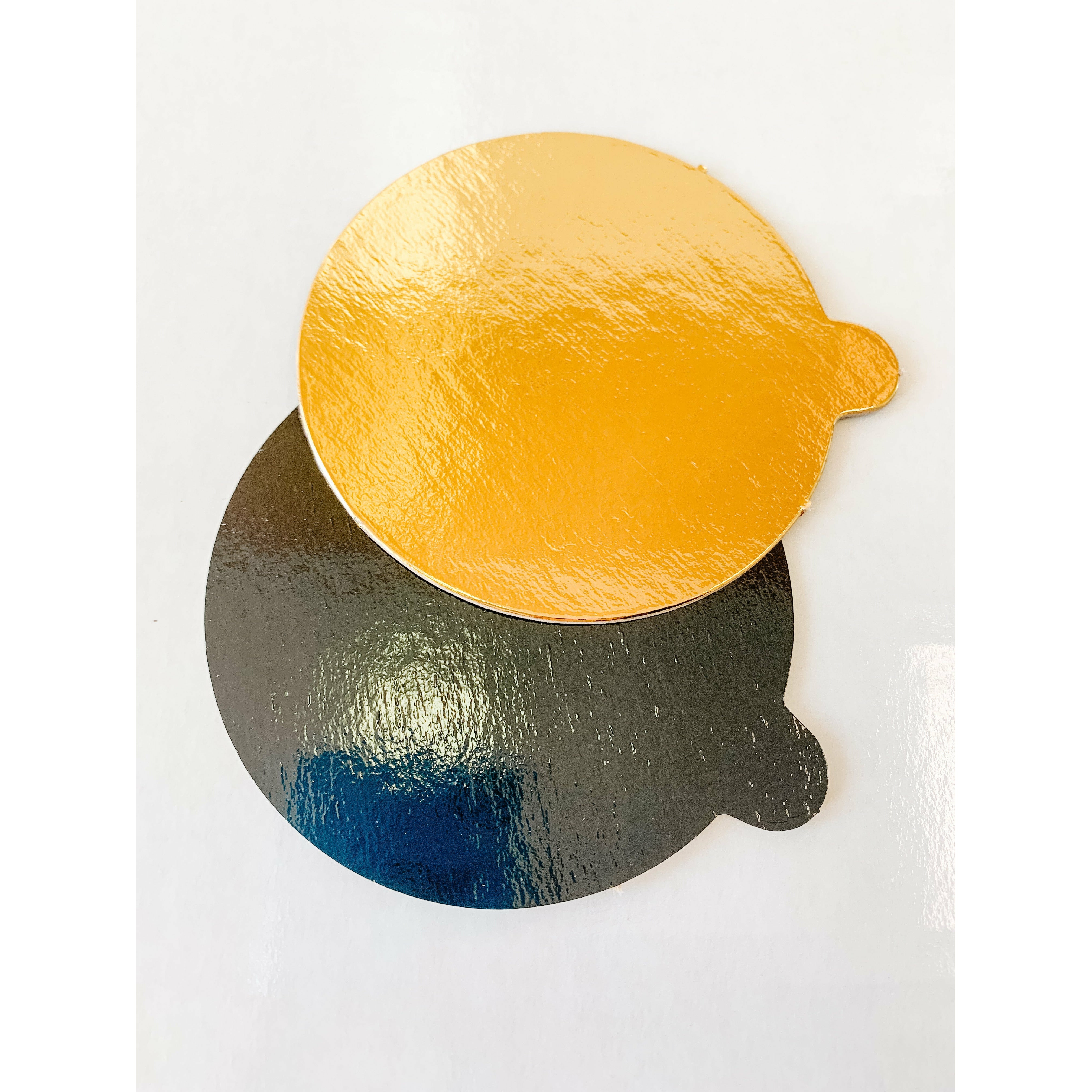 Single Serve Portion Gold/Black Pastry Boards with Tab 4" Round .045 (500 Pieces) - Papagino Foods Inc.
