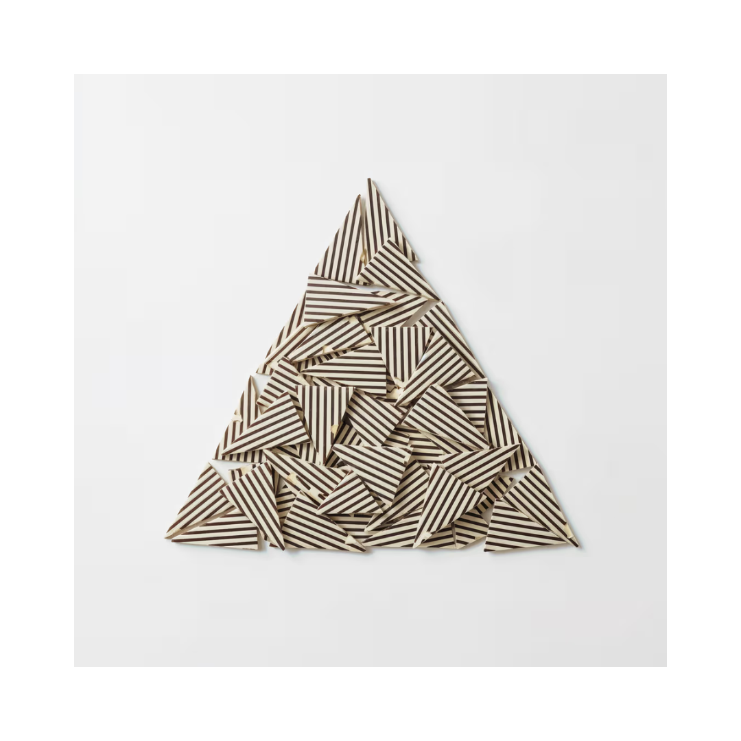 Striped triangle cookies from Papagino Foods Inc., 1 kg pack with 435 pieces, showcasing colorful, striped biscuit snacks.